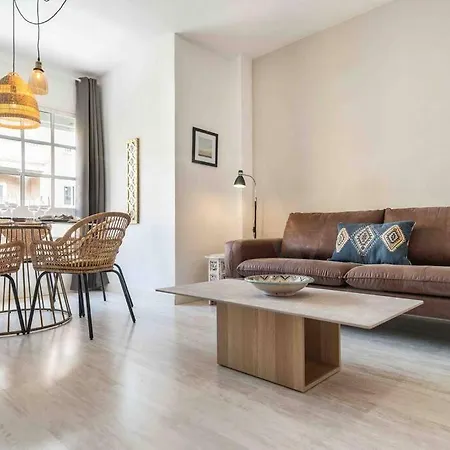 Spacious & Authentic By Rems Appartement *