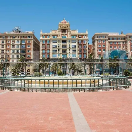 Spacious & Authentic By Rems Málaga