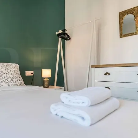 Spacious & Authentic By Rems Appartement *