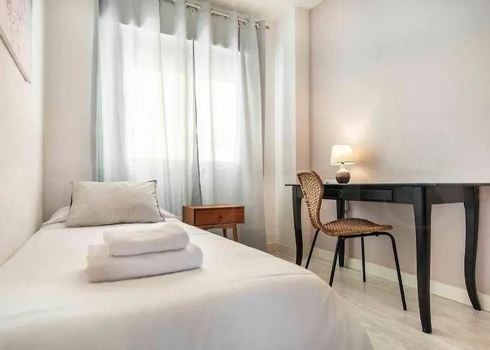 Spacious & Authentic By Rems * Málaga