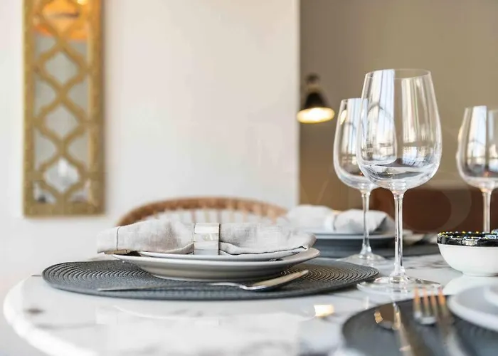 Spacious & Authentic By Rems Málaga