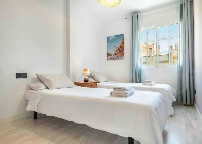 Spacious & Authentic By Rems Apartment