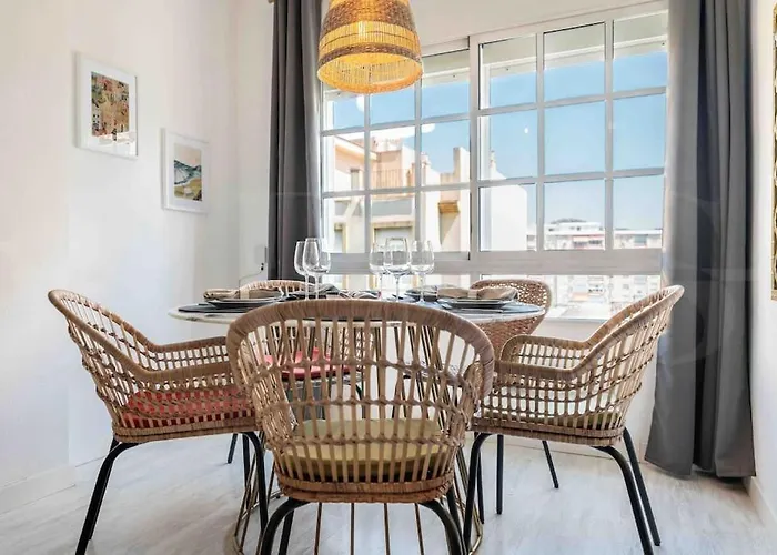 Spacious & Authentic By Rems Apartment