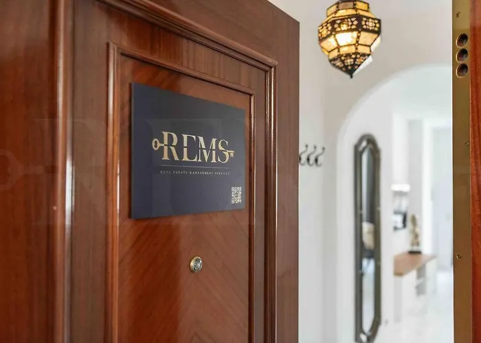 Spacious & Authentic By Rems Apartment